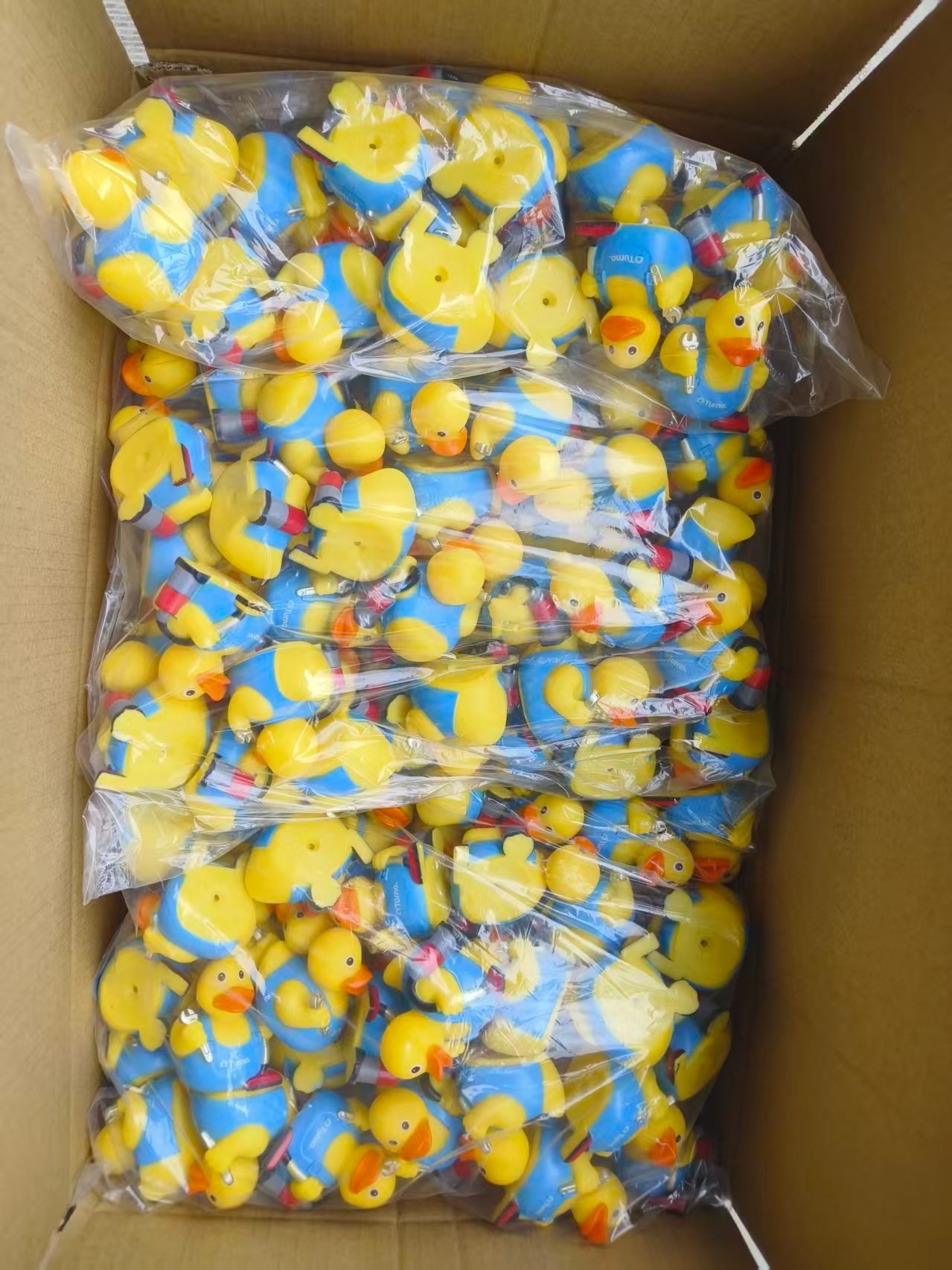 Bulk packed rubber duck keychains for trade show giveaways